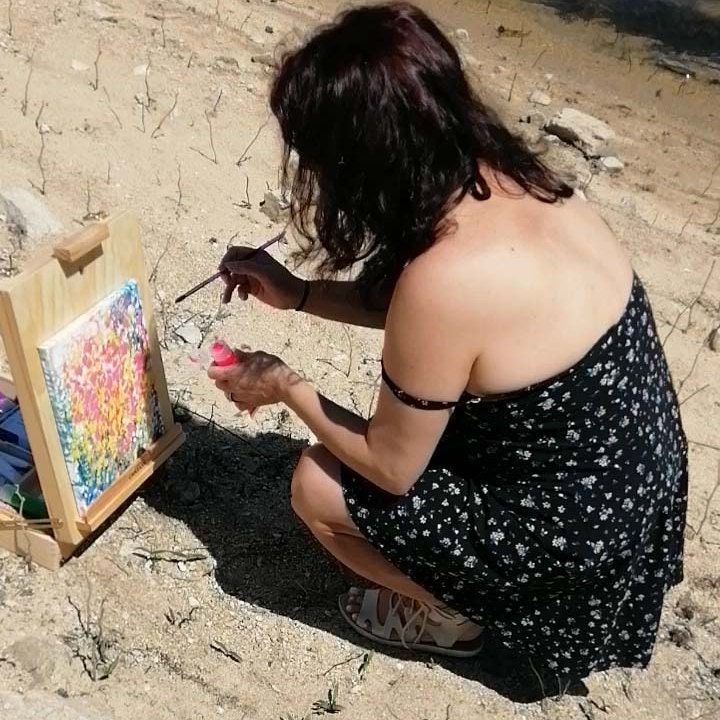 Contemporary Bulgarian artist Diana Dimova - TRAXI creating a fluid acrylic abstract painting in her art studio